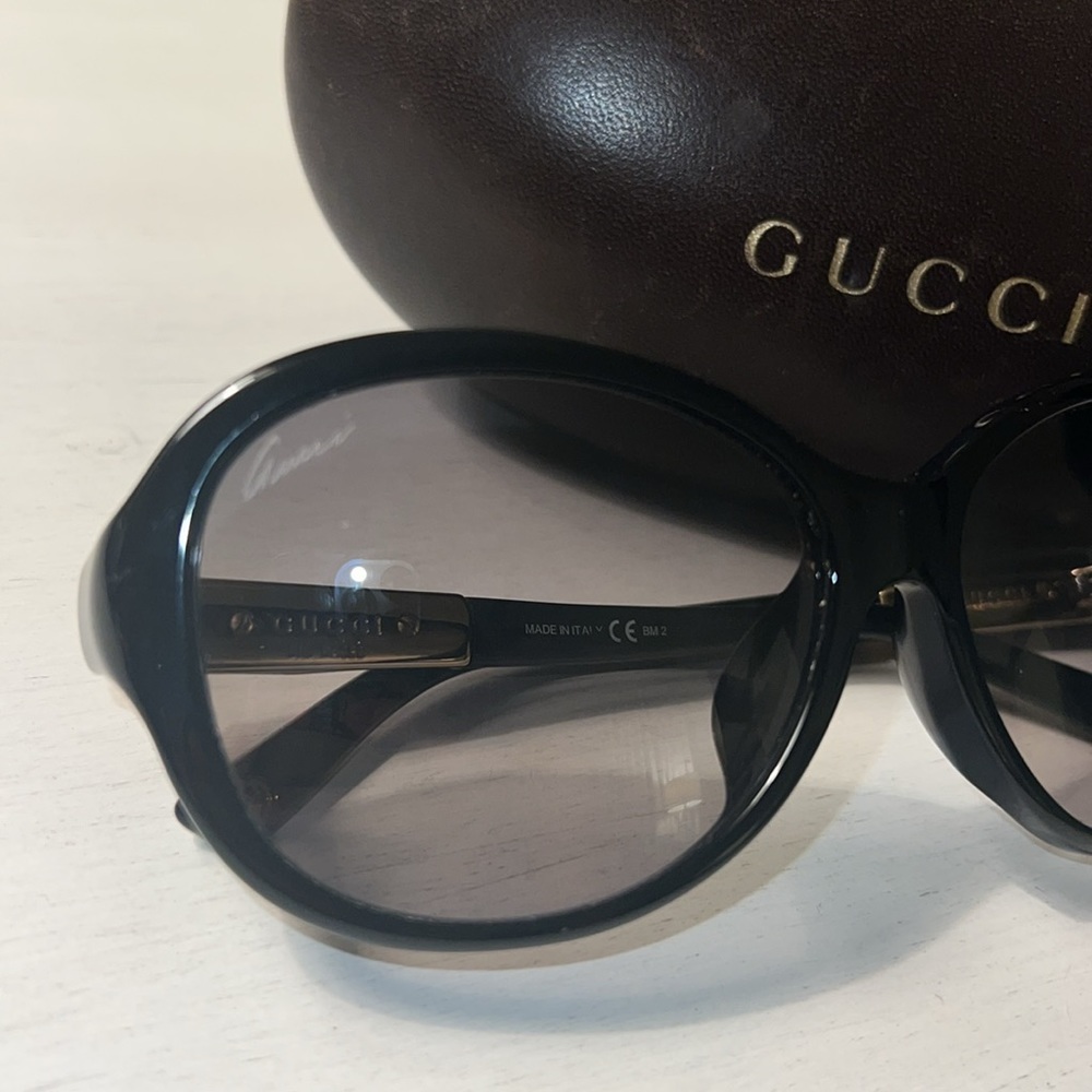 Black GUCCI Sunglasses - Picture 5 of 5